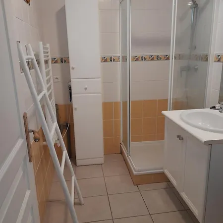 La Metairie De Bed & Breakfast 3*