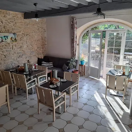 La Metairie De 3*