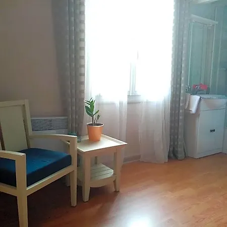 La Metairie De Bed & Breakfast Biaudos