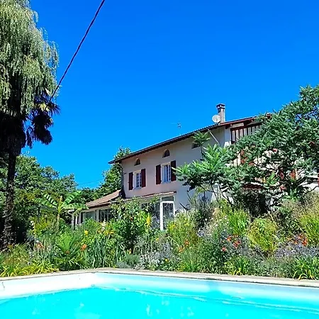 La Metairie De Bed & Breakfast Biaudos